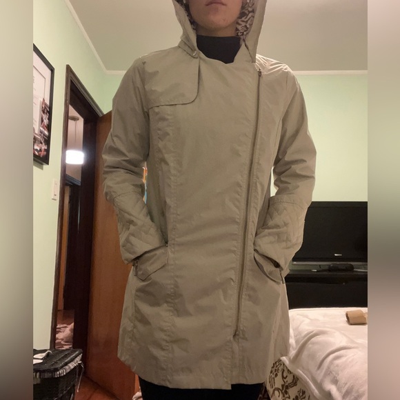 Suzy Shier Rain Coat 🧥 - Picture 10 of 15